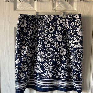 Talbots size 4 navy/white floral print skirt